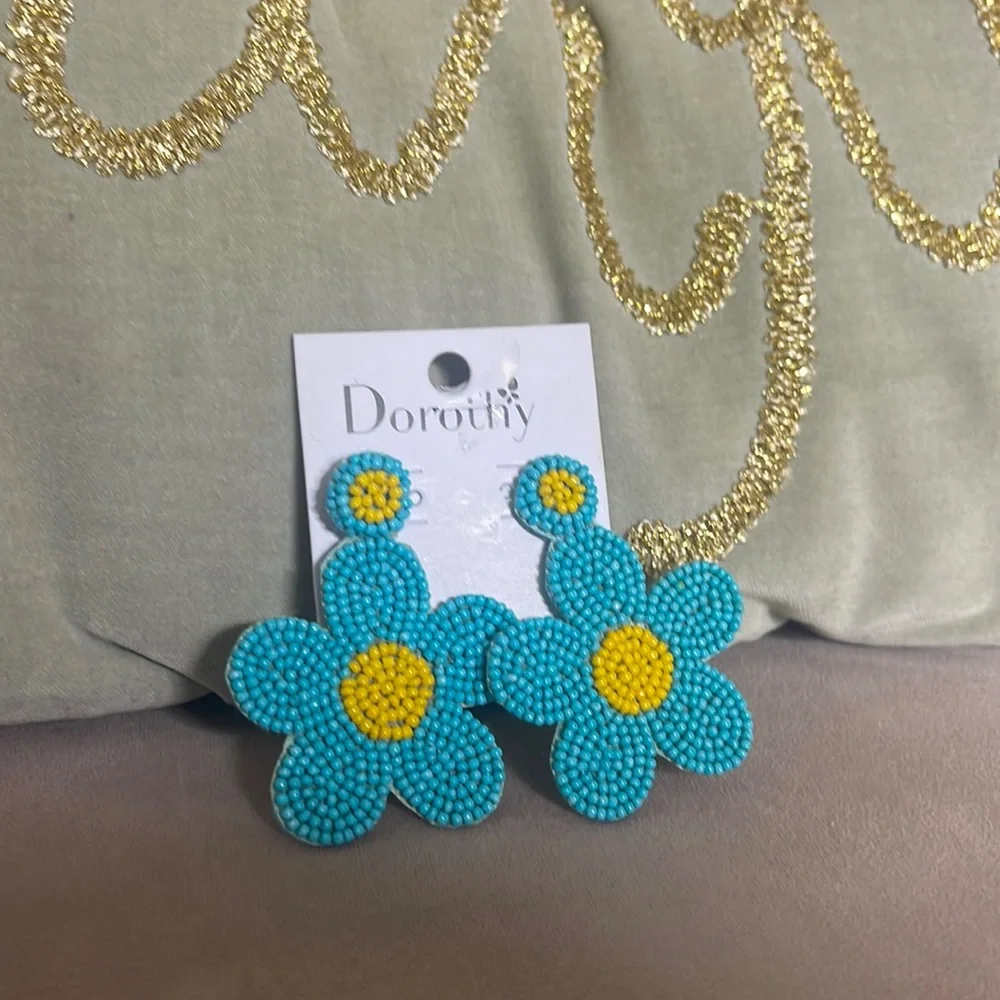 Dorothy’s beaded blue yellow flower floral earrings new - Picture 1 of 2